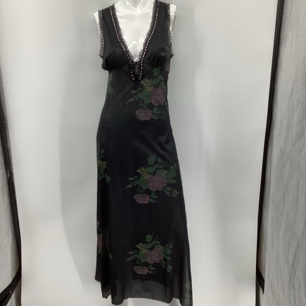 *** Black w/ Printed Floral Nylon *** No listed size.  Please see measurements.